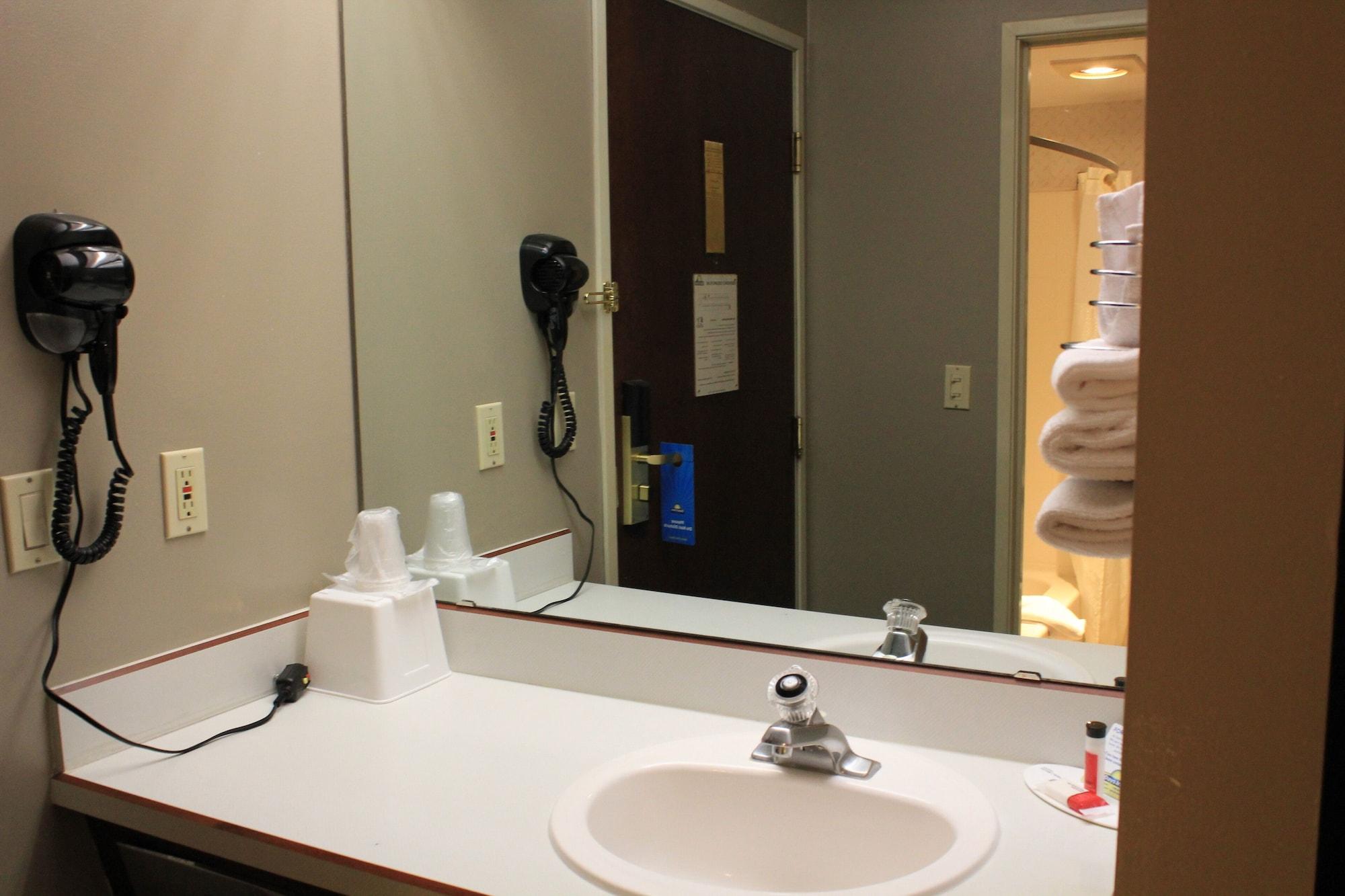 Days Inn By Wyndham Seatac Airport Экстерьер фото