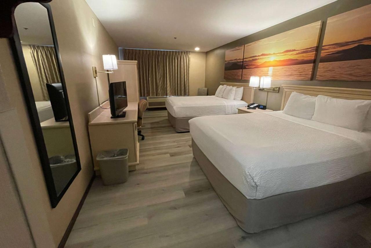 Days Inn By Wyndham Seatac Airport Экстерьер фото