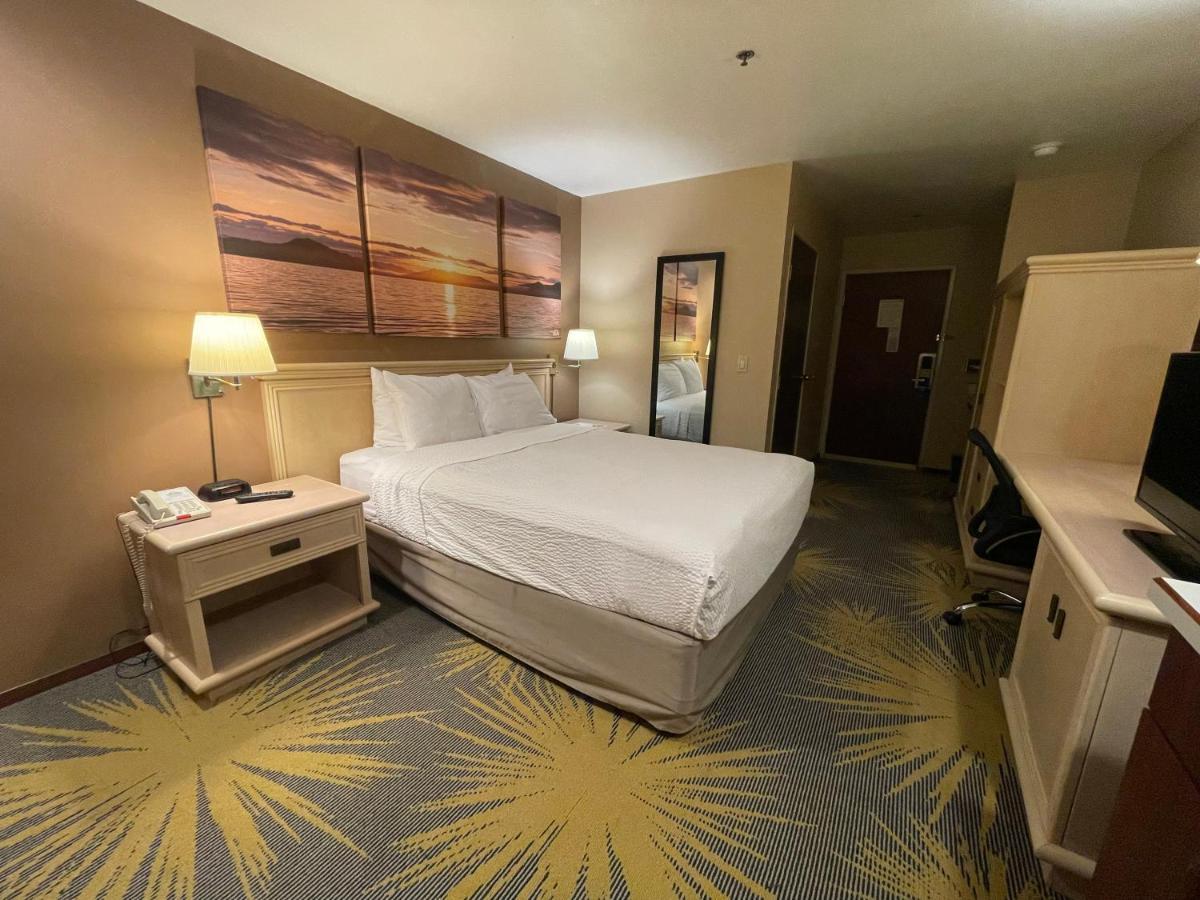 Days Inn By Wyndham Seatac Airport Экстерьер фото