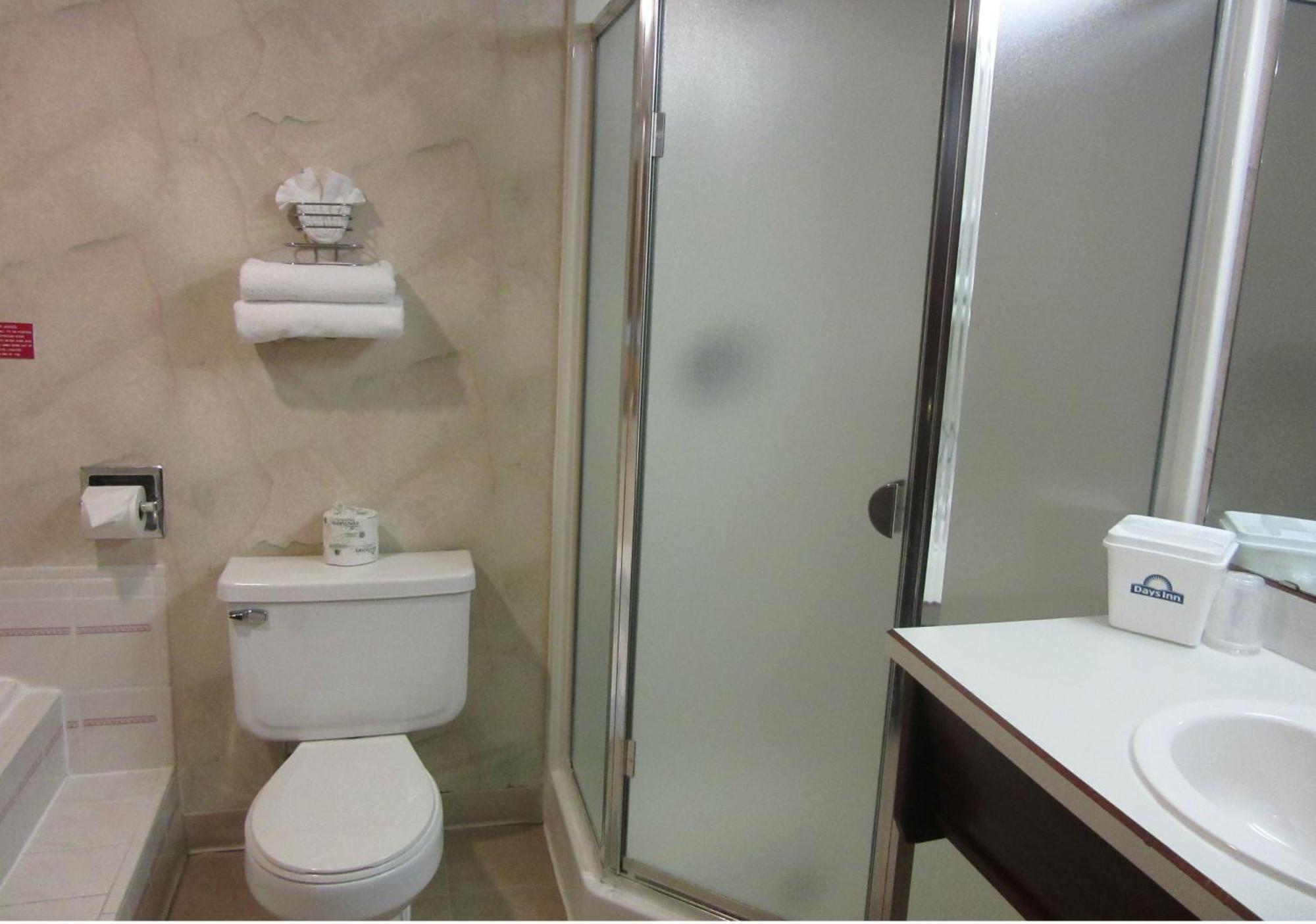 Days Inn By Wyndham Seatac Airport Номер фото