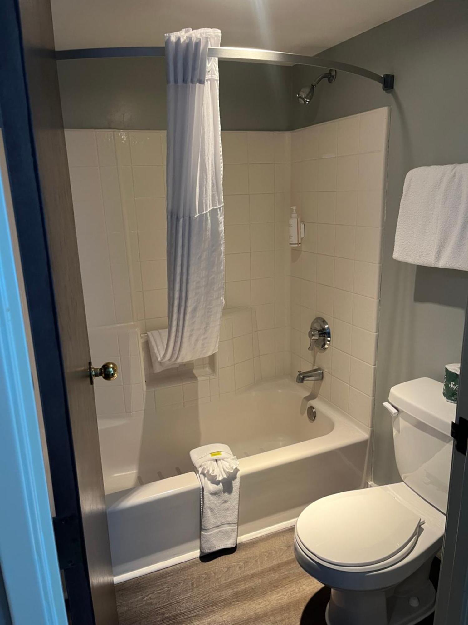 Days Inn By Wyndham Seatac Airport Экстерьер фото