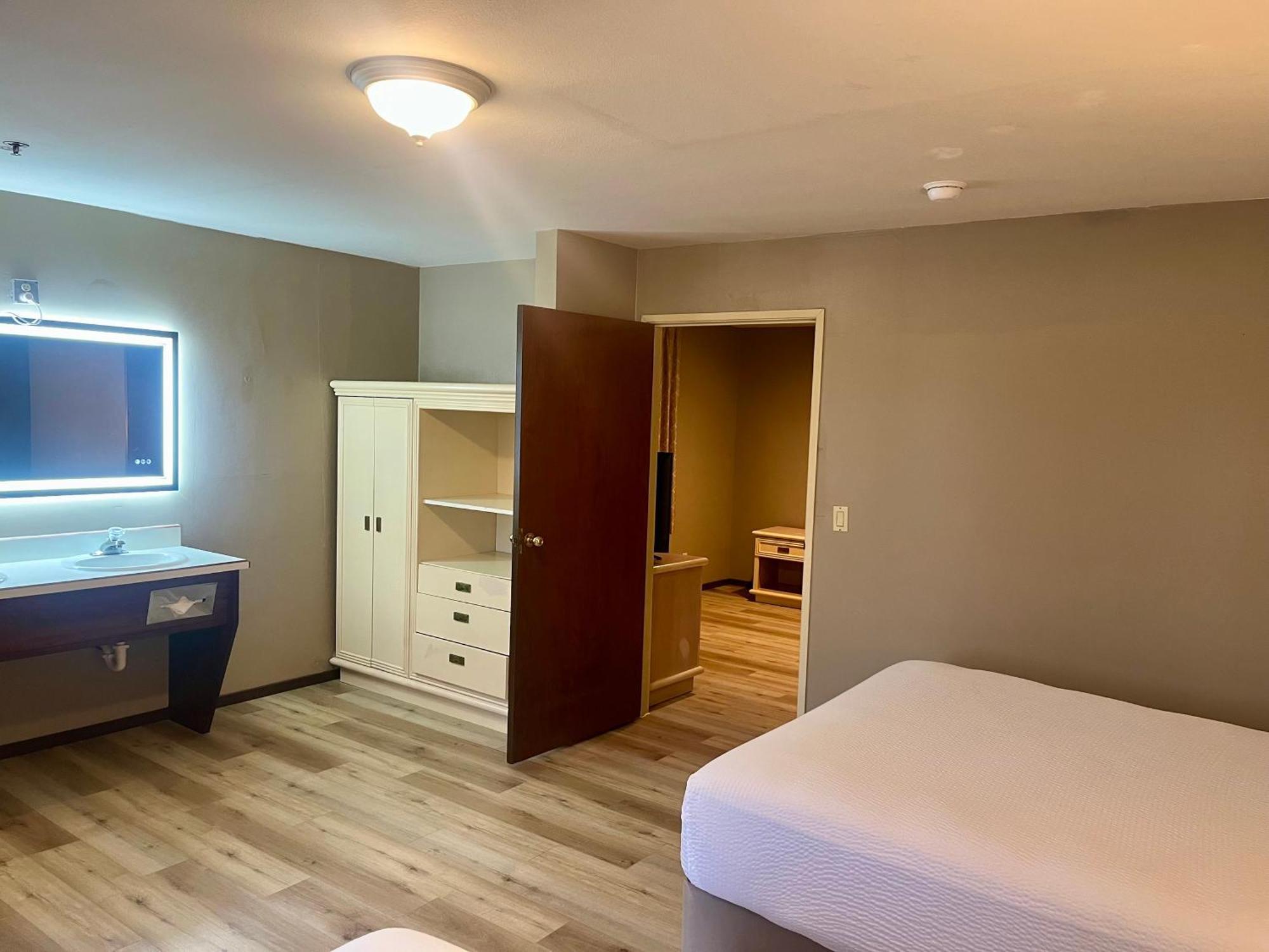 Days Inn By Wyndham Seatac Airport Экстерьер фото